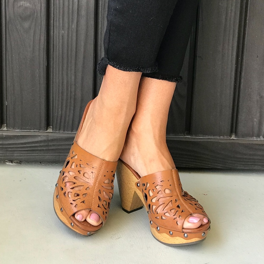 NIB Cognac Laser Cut Wooden Platform Mule Clog - Picture 7 of 7